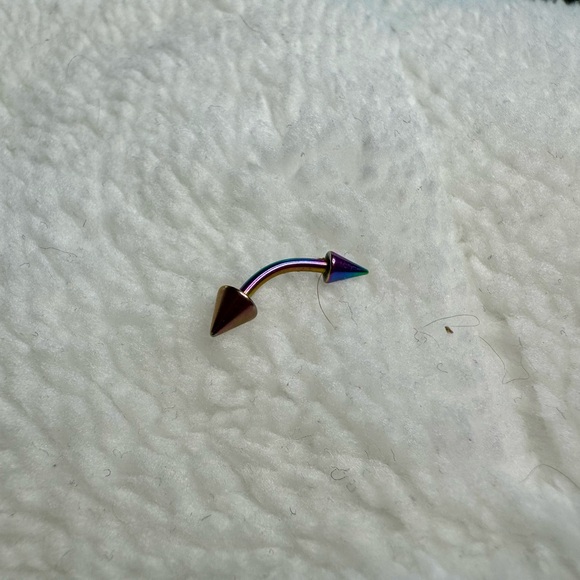 Curved annonized barbell with dual spikes. - Picture 4 of 7